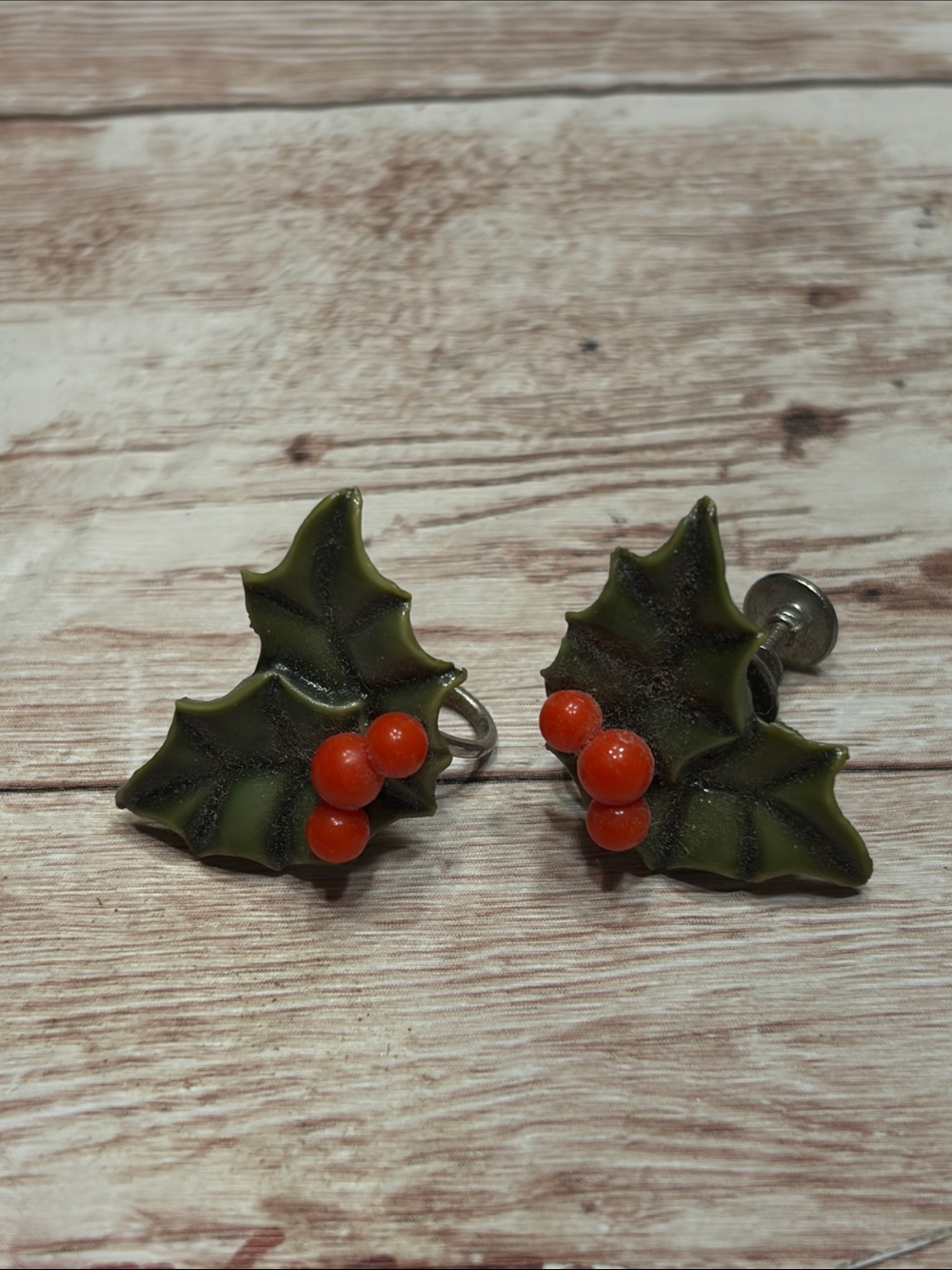 Vintage ceramic like Holly and Berry screw back earrings 50s or 60s Christmas